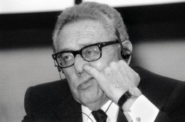 Киссинджер прилетел в Москву торговать Америкой. Оптом и в розницу…