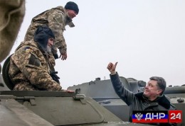 «Спасайтесь, мужики»: Порошенко решил не предупреждать о призыве в армию