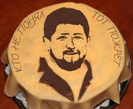 "Уже сравнив бросок торта в Касьянова с расстрелом редакции Шарли Ебдо"