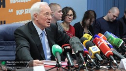 Азаров открыл глаза жителям Жмеринки на «эффективную» политику Киева