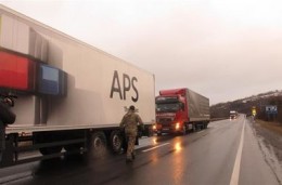 СМИ: националисты блокируют проезд грузовиков из РФ через Закарпатье