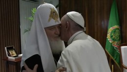 Патриарх Кирилл и папа римский Франциск встретились впервые в истории
