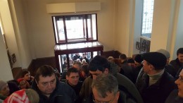 Митингующие ворвались в здание Минюста, требуя арестовать счет Сбербанка России