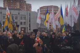 Майданщики в Одессе устроили мордобой из-за выступления на русском языке, а мэр Одессы отметил салютом вторую годовщину начала гражданской войны