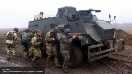 Киев перебросил в Донбасс 40 единиц бронетехники и азиаток-снайперов