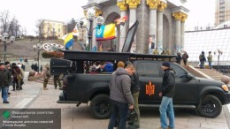 На Майдан прибыла специальная «машина для революций», антисемиты и российские либералы