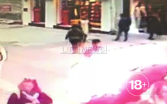 Момент самоподрыва террориста в центре Стамбула — видео