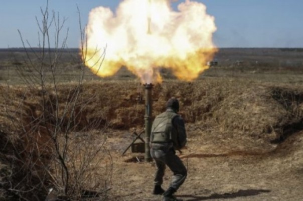 Украинские каратели занимают нейтральную полосу и обстреливают Донецк и Горловку