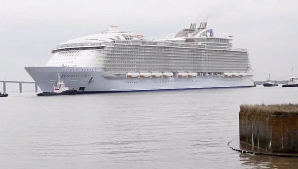 Во Франции спустили на воду самое большое в мире пассажирское судно