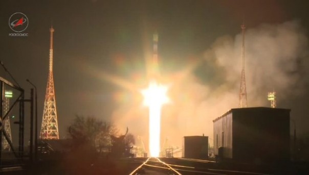 С космодрома Байконур стартовал "Союз" со спутником