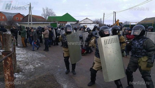 Газовый бунт под Тулой: цыгане предлагали омоновцам сойтись в рукопашной