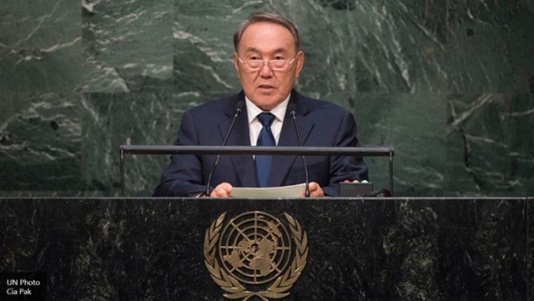 Назарбаев собрался менять конституцию Казахстана