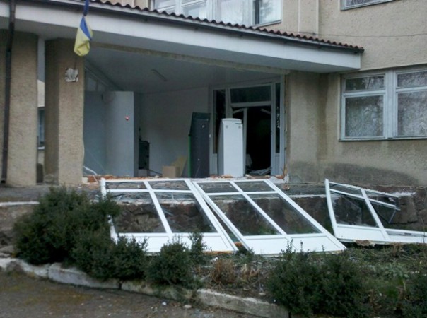 Эхо "АТО": На Прикарпатье подорвали поликлинику