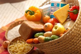 Потребительскую корзину украинца, на основе которой рассчитываются соцстандарты, решили пересмотреть.