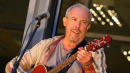 Концерт Макаревича в Петербурге отменен из-за угроз