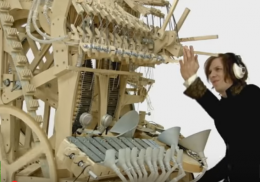 «Шарманка» нового поколения: в Швеции создали музыкальную машину с 2 тыс. стальных шариков