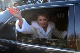 Тимошенко голодает! Избиратели шлют Кыце манку и макароны