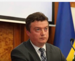 Пьяный киевский чиновник катался по земле, завывал, звал на помощь Гройсмана и просил прощения у Ляшко