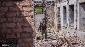 Азаров: ЕС ждет, как далеко Киев зайдет в издевательствах над Донбассом