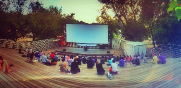 Во всех курортных городах Крыма откроют летние кинотеатры