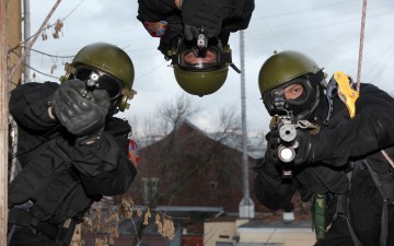 Спецназ не берет в бой мобильники…