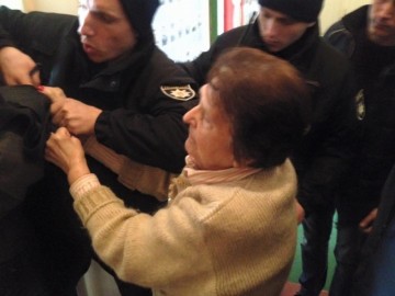 За разорванный портрет Сталина житомирские пенсионеры избили декоммунизаторов палками