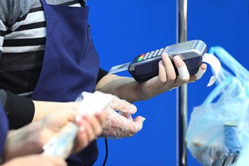 Розничный оборот в России упал на 6,6 процента