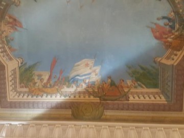 Рассматривая потолок Верховной Рады, нардеп-патриот обнаружил там «коммунистические символы»