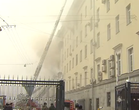 В Москве горит здание Минобороны РФ