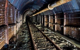 Взрыв метана произошел в шахте в Перевальском районе, под завалами могут быть люди - МЧС