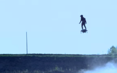 Французский изобретатель испытал реактивную летающую доску – видео