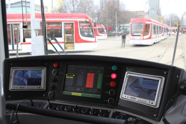 В Самару поступили 20 новых трамваев и троллейбусов отечественного производства В Самару поступили 20 новых трамваев и троллейбусов отечественного производства