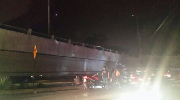 Эквадор: десятки погибших, паника, цунами, нет связи, энергии и дорог