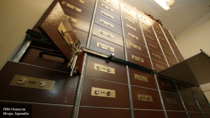 Нацбанк Украины взял под контроль счета попавших в «список Савченко» Нацбанк Украины взял под контроль счета попавших в «список Савченко»