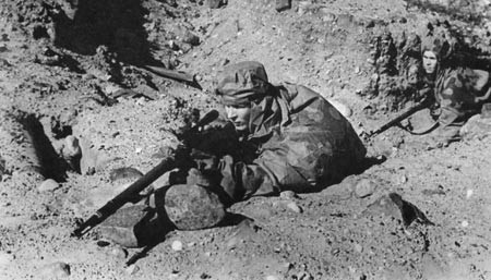 Невозможный выстрел: как снайпер Лазутин трех фашистов одним выстрелом убил