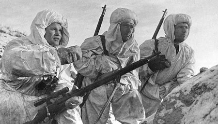 Невозможный выстрел: как снайпер Лазутин трех фашистов одним выстрелом убил