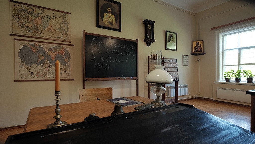 частная школа в смоленске тенишевой. образовательный комплекс тенишевой. фленово сельскохозяйственная школа тенишевой. тенишевой. октябрьская революция смоленск художественная школа.