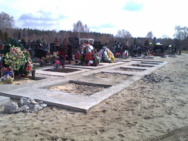 На кладбище места вакантны. Бронируйте! Блогер опубликовал фотографии массовых захоронений участников АТО в Киеве