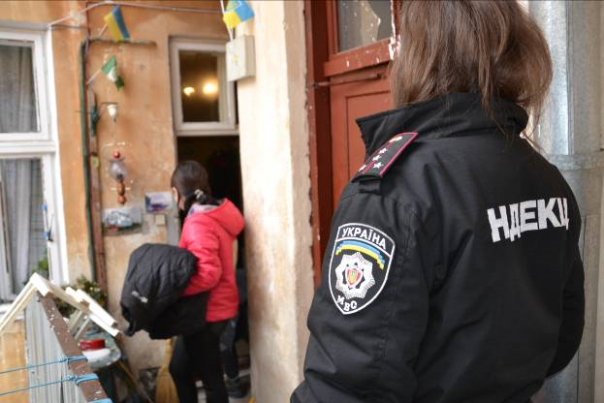 Пьяный львовянин устроил дебош с битьем стекол и посуды и чуть не сжег многоквартирный дом