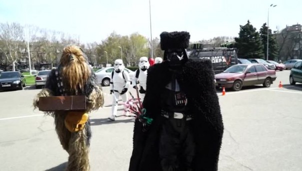 Дарт Вейдер и Чубакка пытались с мангалом прорваться в резиденцию Саакашвили