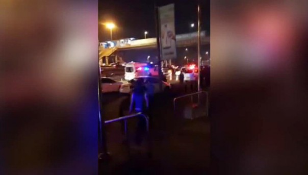 Неизвестные террористы взорвали автобусную остановку на окраине Стамбула