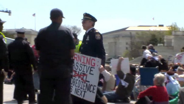 В США полиция арестовала 400 человек за участие в демонстрации