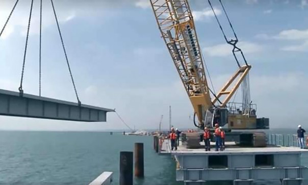 Укрозомбанутые обрушили Керченский мост (видео)