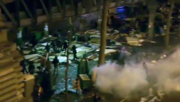 Париж пережил ожесточенный бой между мигрантами