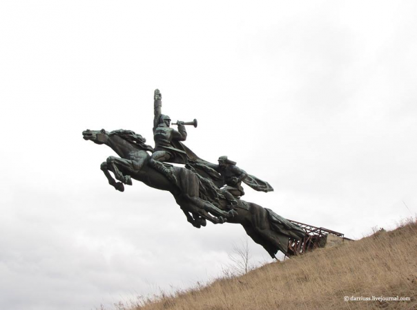 Про памятник Первой конной армии Про памятник Первой конной армии