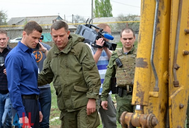 Глава ДНР Александр Захарченко проинспектировал начало строительных работ на 18 частных домах