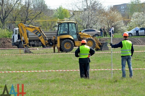 Глава ДНР Александр Захарченко проинспектировал начало строительных работ на 18 частных домах