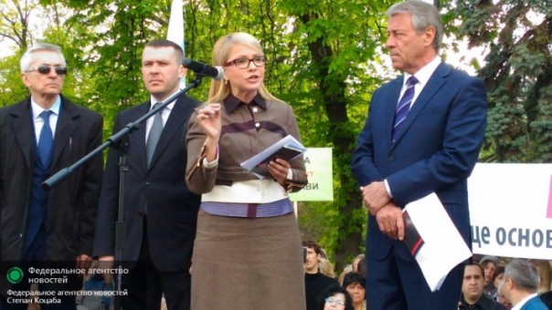 Ученые Украины по "приказу Путина" провели митинг. На митинге ученых киевский журналист назвал майора милиции "чмом", тот утерся Ученые Украины по "приказу Путина" провели митинг. На митинге ученых киевский журналист назвал майора милиции "чмом", тот утерся