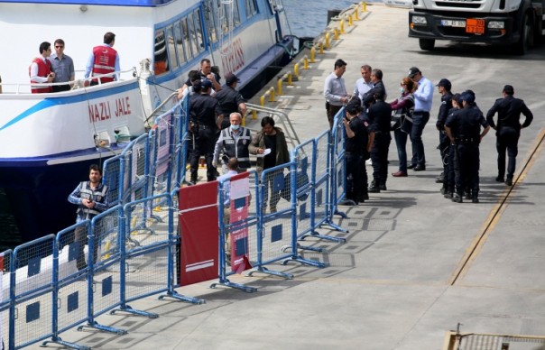 Times: Турция продолжает расстреливать женщин и детей, переходящих границу