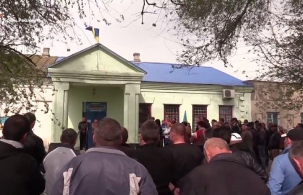 Жители Херсонщины требуют убрать блокпосты активистов блокады Крыма